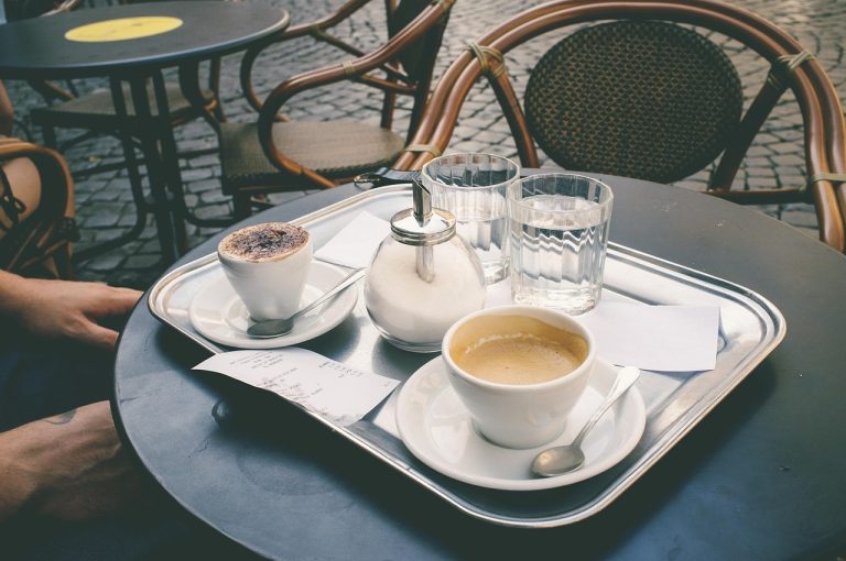 CONSUMUR advierte sobre los cobros ilegales y las sorpresas más habituales en la factura de bares y restaurantes